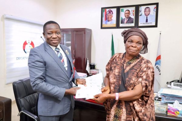 EFCC Returns 42.5 Million to Ponzi Scheme Victim Mrs Margaret
